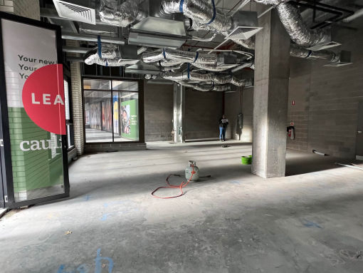 Caulfield Station 墨尔本东南区餐馆装修 - 餐馆大门 - 装修前